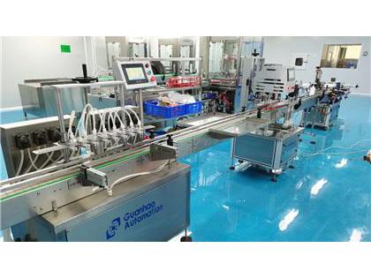 灌裝機(jī)，旋蓋機(jī)，貼標(biāo)機(jī)，生產(chǎn)車間安裝完成